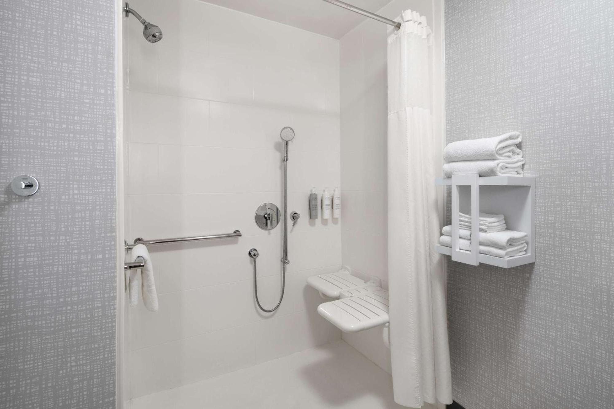 Hampton Inn Roanoke/Hollins - I-81 Экстерьер фото